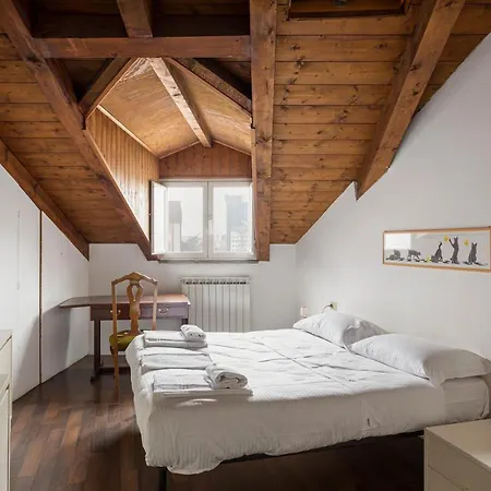 Elegant Loft With Wooden Ceilings- Isola District- Farini 27 Apartamento