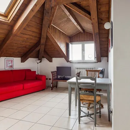 Elegant Loft With Wooden Ceilings- Isola District- Farini 27 *