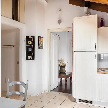 Apartamento Elegant Loft With Wooden Ceilings- Isola District- Farini 27 *