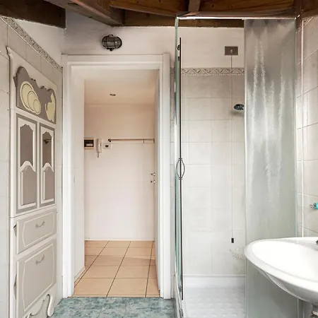 Elegant Loft With Wooden Ceilings- Isola District- Farini 27 *