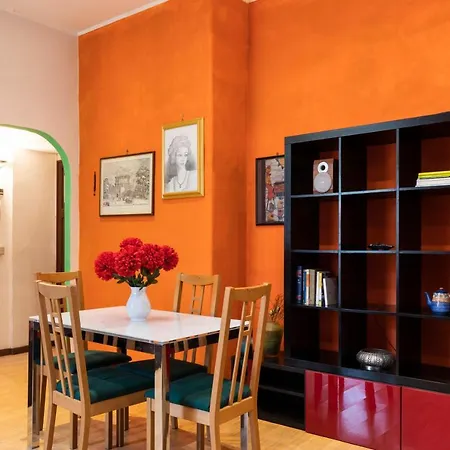 Colorful Porta Romana Apartment *