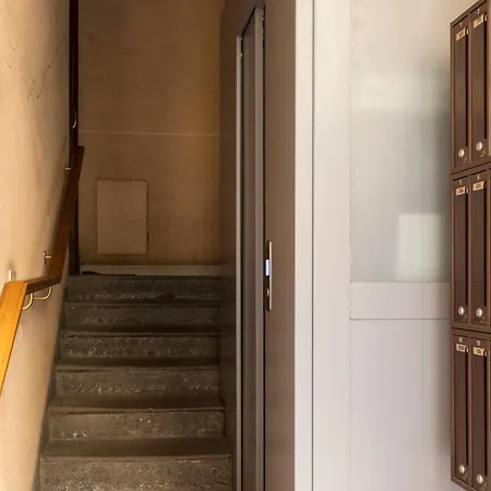 Colorful Porta Romana Apartment *