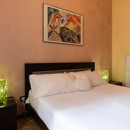 Colorful Porta Romana Apartment