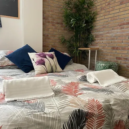 Charming Elise- Close To Station *