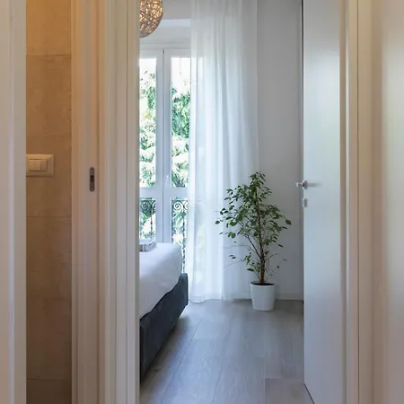 Apartment Fashion District - Floor