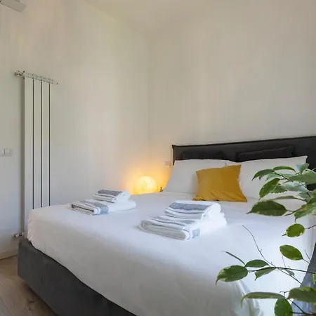 Fashion District - Floor Apartment *