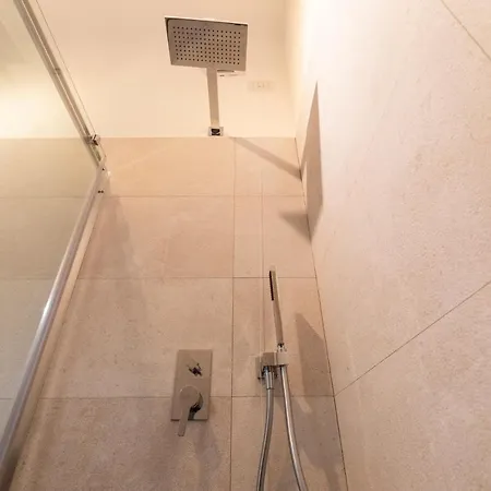 Apartment Fashion District - Floor *