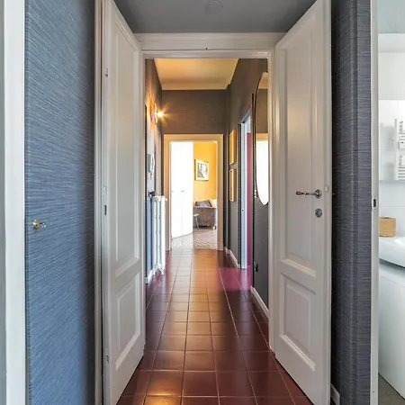 Guesthost - Isola District & Istria M5 Apt! * Milan