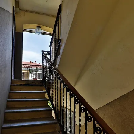 Apartment Fashion District - Floor