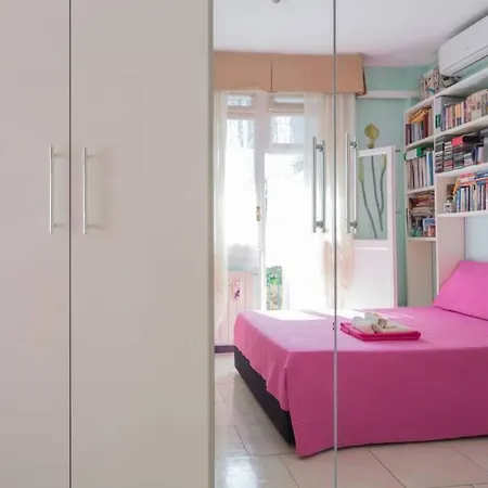 Guest house Bright & Cozy With Balcony *