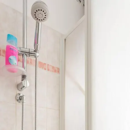 Bright & Cozy With Balcony Guest house Milan