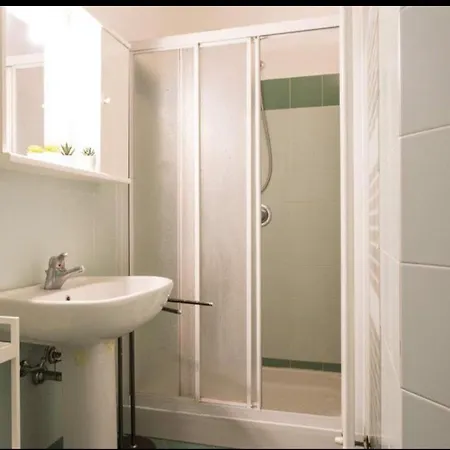 Cute One Bedroom Flat In The Center Of Milan Qs004 *