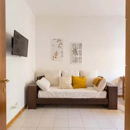 Cute One Bedroom Flat In The Center Of Milan Qs004 밀라노
