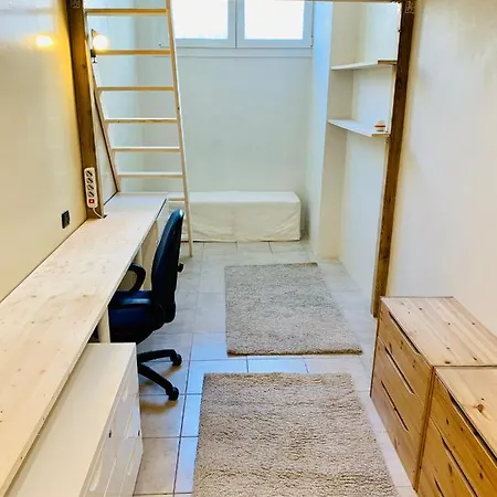 Penzion Room In Lodge - Single Room In Shared Apartment