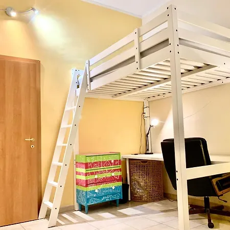 Room In Lodge - Single Room In Shared Apartment Penzion Milán