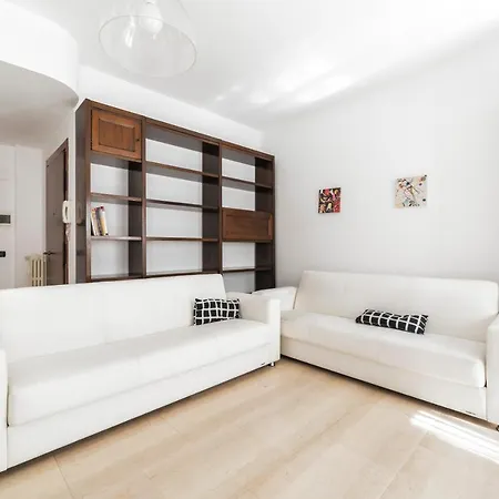 Cenisio M5 Lovely - With Balcony! شقة