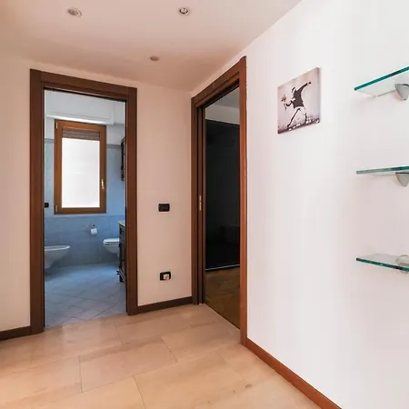 Cenisio M5 Lovely - With Balcony! ميلان