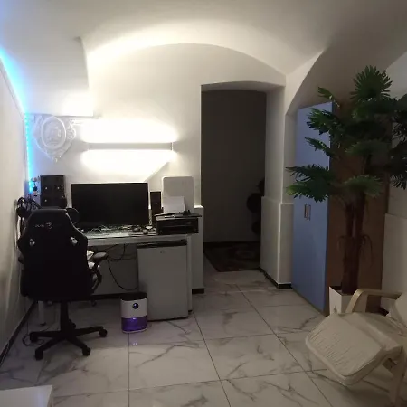 Room In Lodge - Basement In Shared Apartment *