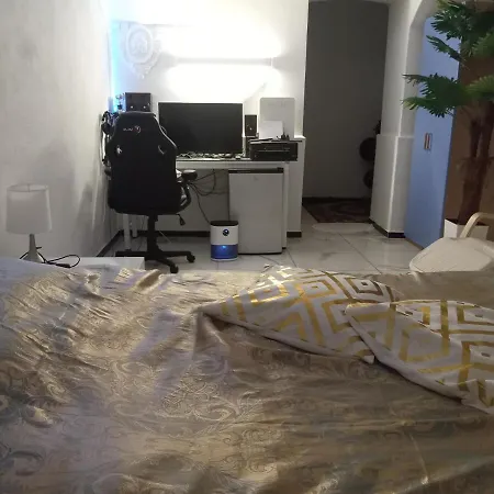Room In Lodge - Basement In Shared Apartment