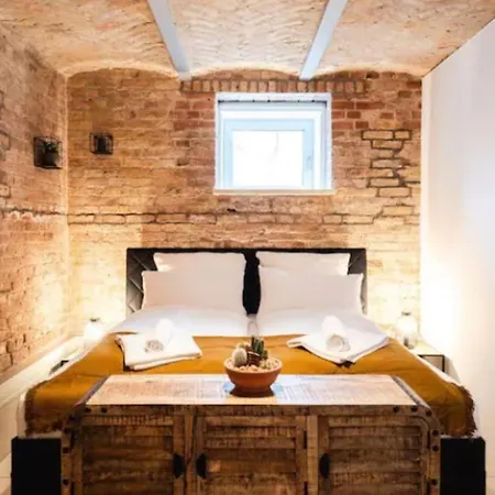Cerberus Apartments Milano
