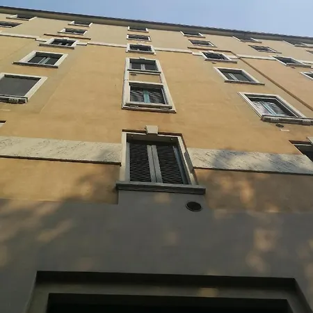 Lägenhet Casa Le Narnie Milano