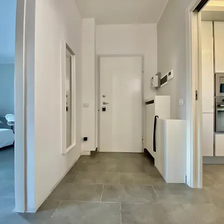 Bright 4-bedroom Near San Siro Apartman *
