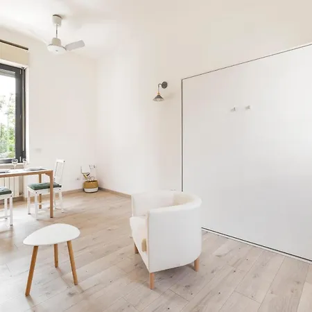 Maciachini Renovated Studio! アパート *