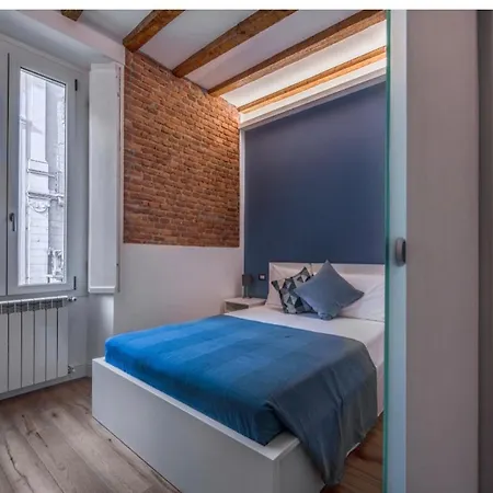 Unique In Center Apartment Milan
