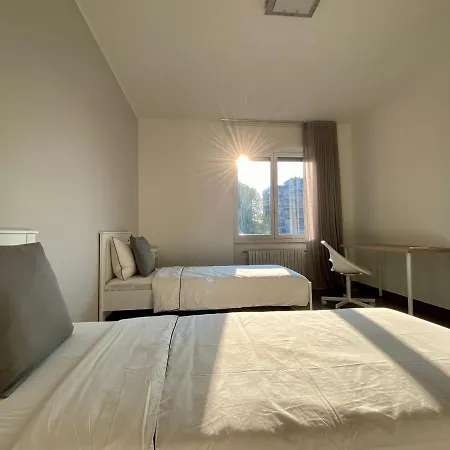 Bright 4-bedroom Near San Siro Apartman *