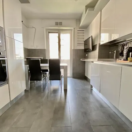 Bright 4-bedroom Near San Siro Milánó
