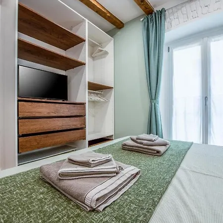 Elegant In Center Apartament