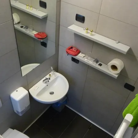 Aig Piero Rotta Hostal *