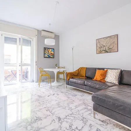 Cozy One-bedroom With 2 Balconies In Sempione District