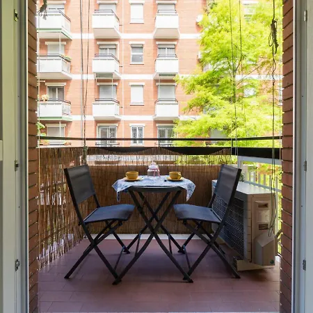 Cozy One-bedroom With 2 Balconies In Sempione District * Milão