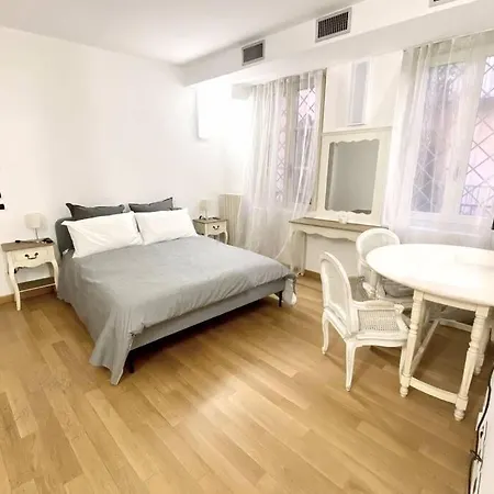 Boutique In Center: Duomo Scala Mailand