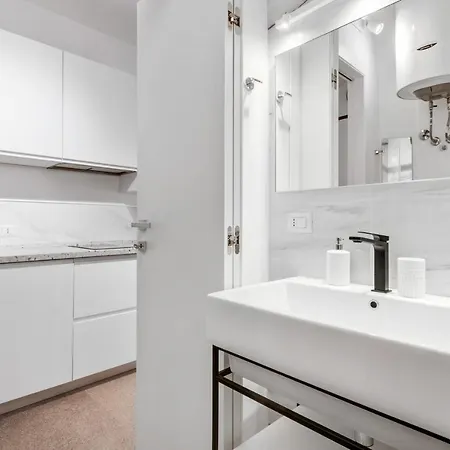 Wonderful Studio In Pta Romana 10 Mins From Duomo By Easylife Milánó