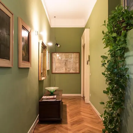 Sophisticated Near Duomo Apartment Milan