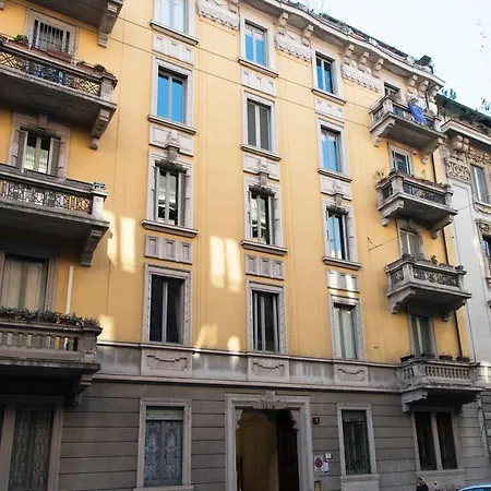 Sophisticated Near Duomo Apartment Milan