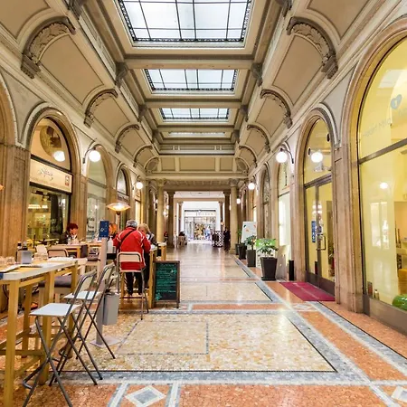 Apartment Joivy Lovely For 2 With Balcony Near Duomo Milan