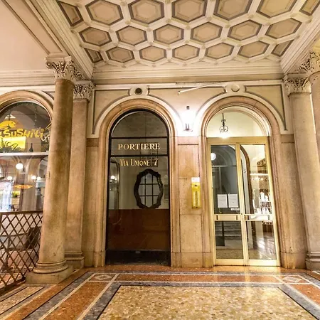 Apartment Joivy Lovely For 2 With Balcony Near Duomo