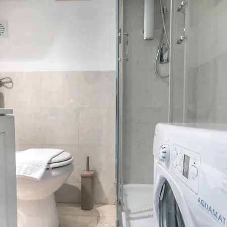 Apartment Joivy Lovely For 2 With Balcony Near Duomo *