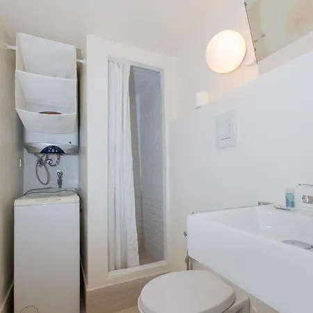 Bench Apartment Milan