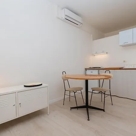 Bench Apartment Milan