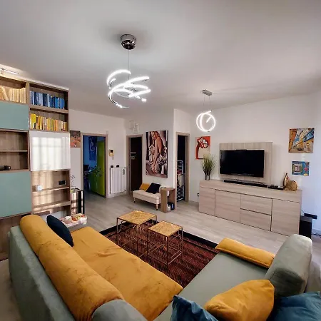 Appartamento Luminoso A Pochi Minuti Da Duomo E Fiera *