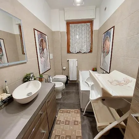 Luminoso A Pochi Minuti Da Duomo E Fiera Appartamento