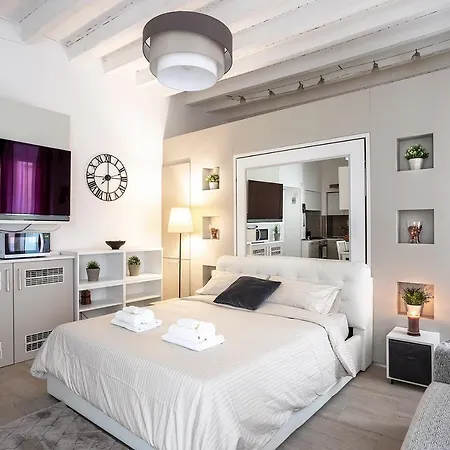Apartment 13 Stazione *