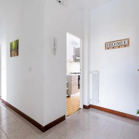 Guesthost - Bonola M1 Bright & Functional Flat מילאנו