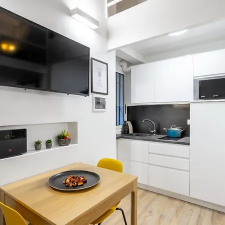 Apartament Walk To Duomo, Loft Near Metro, M4 Linate 2min Walk