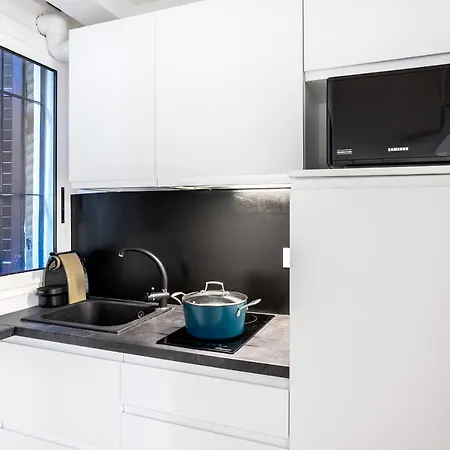 Apartament Walk To Duomo, Loft Near Metro, M4 Linate 2min Walk