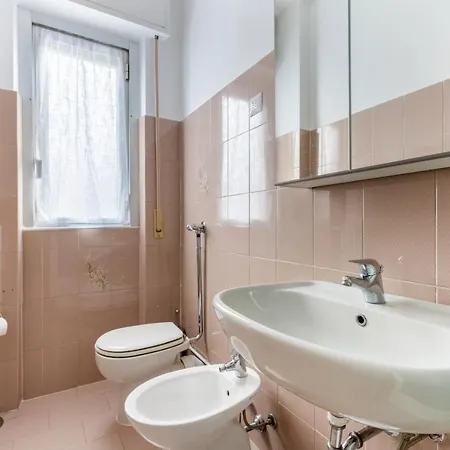 Guesthost - Bonola M1 Bright & Functional Flat דירה *